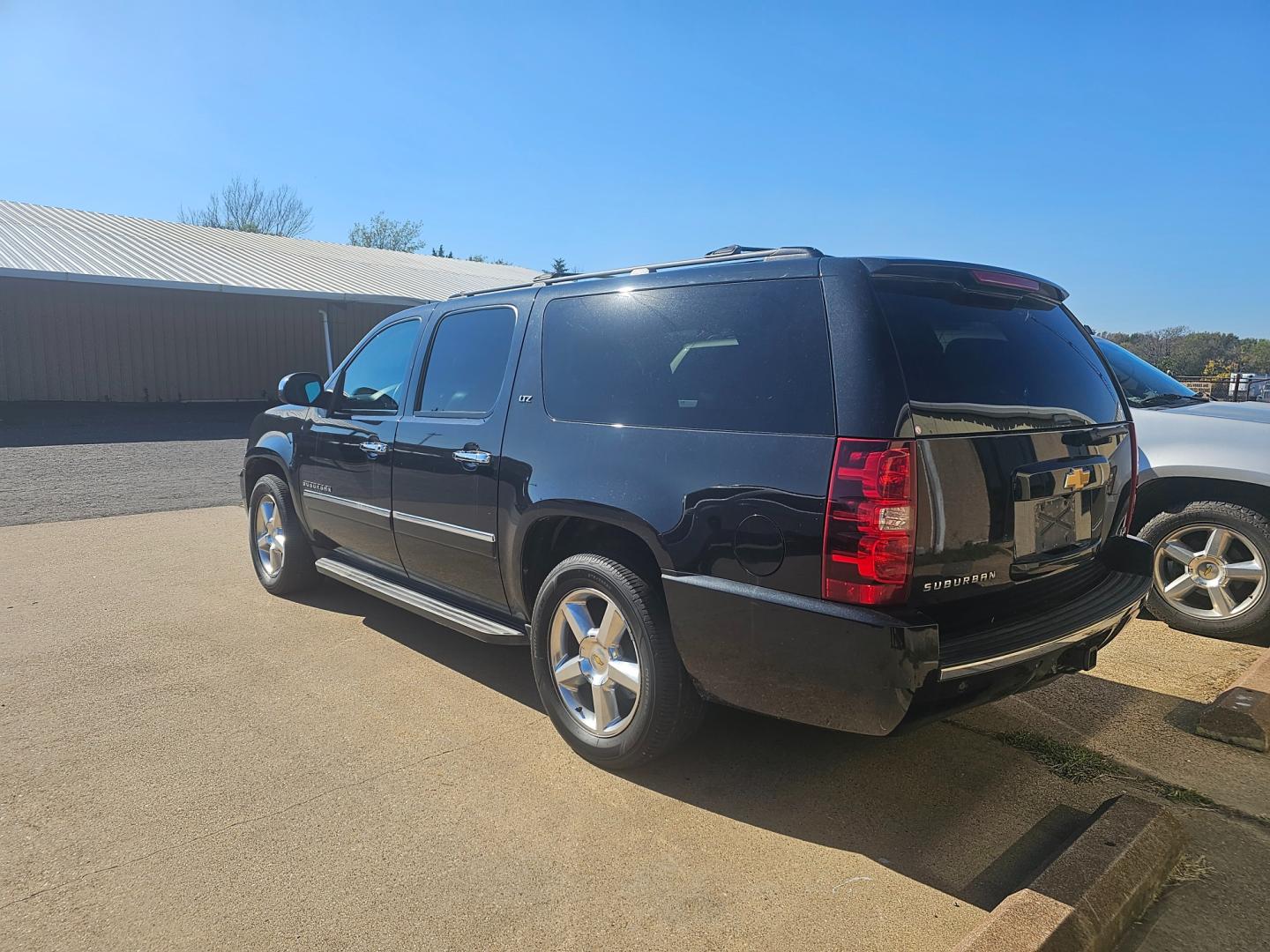 2012 BLACK Chevrolet Suburban LTZ 1500 (1GNSCKE0XCR) with an 5.3L V8 OHV 16V FFV engine, 6-Speed Automatic transmission, located at 533 S Seven Points BLVD, Seven Points, TX, 75143, (430) 255-4030, 32.313999, -96.209351 - Photo#3